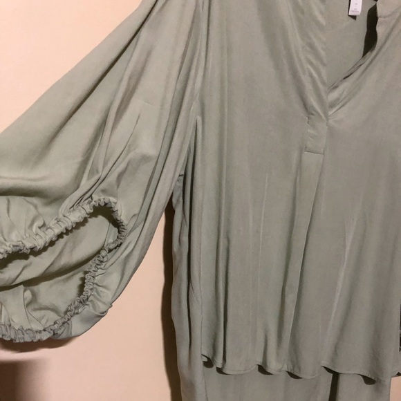 H&M sage green blouse - Picture 3 of 4